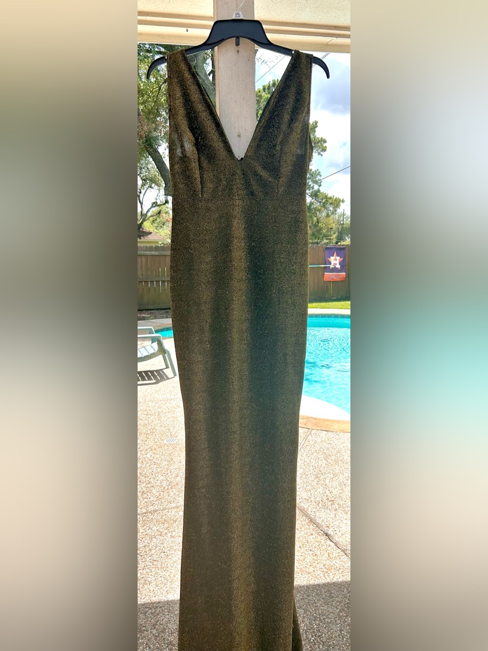 Sleeveless V-Neck Shimmer Evening Dress in Metallic Black and Gold